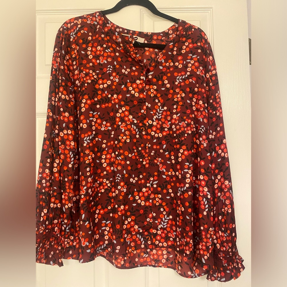 Loft XL beautiful blouse with detailed velvet buttons at the neckline.